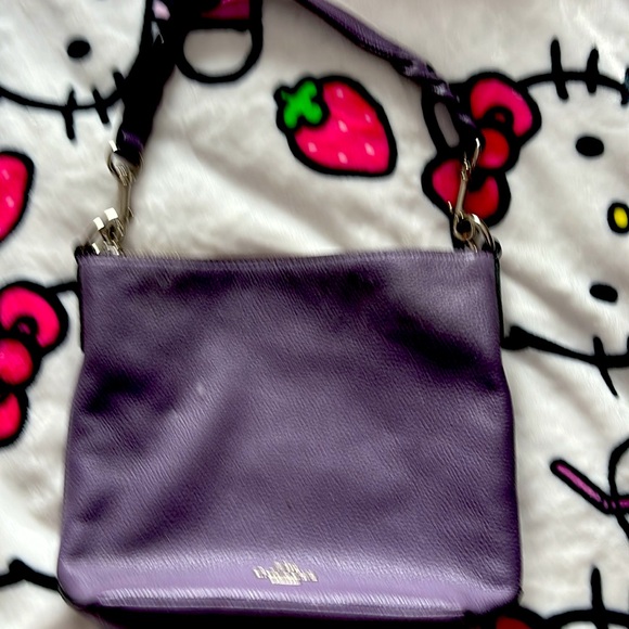 Hi I am selling a gently used coach purse - Picture 7 of 8